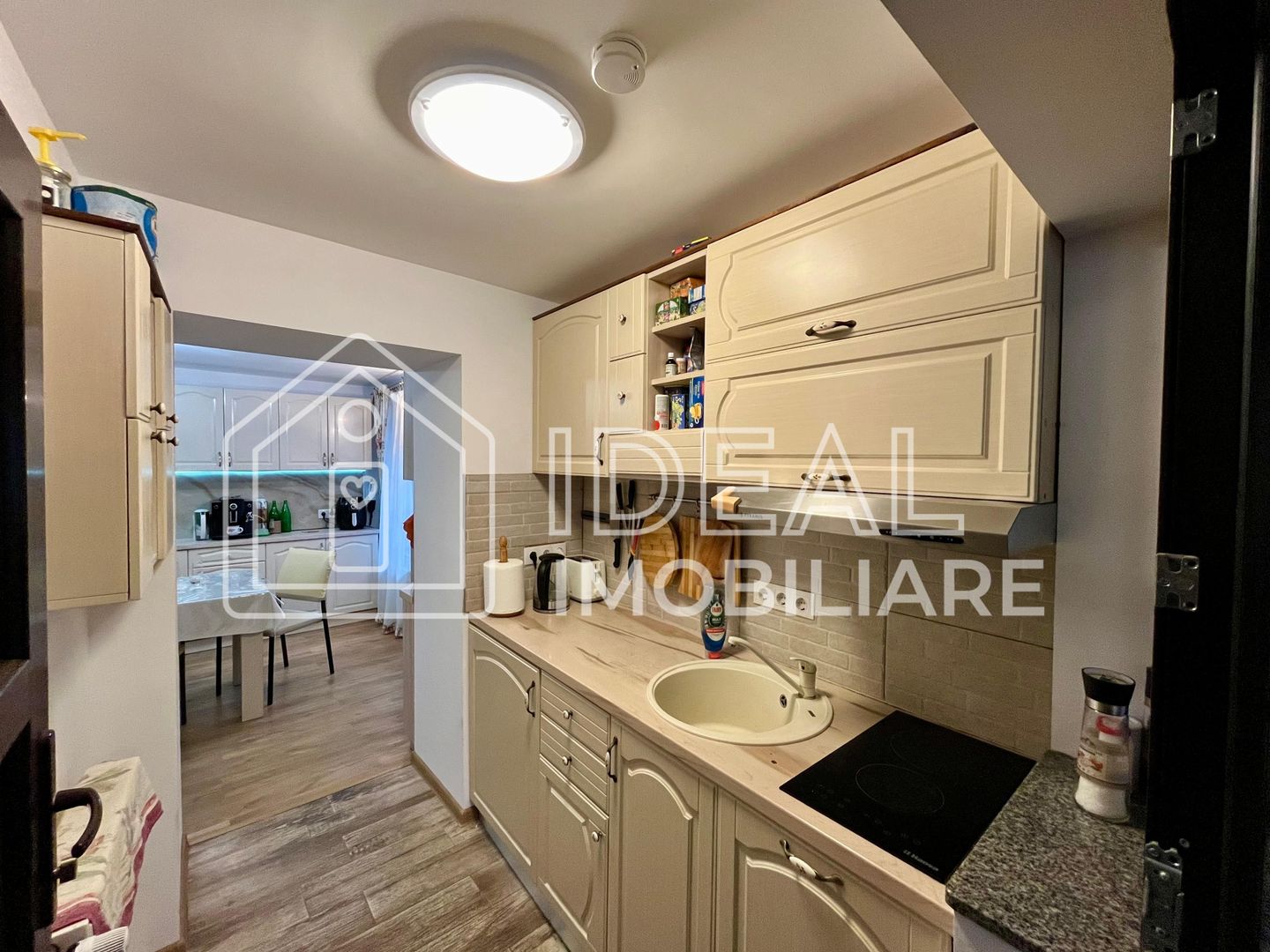 Casă individuală cu 5 camere și curte proprie - în Cisnădioara - Poză 12