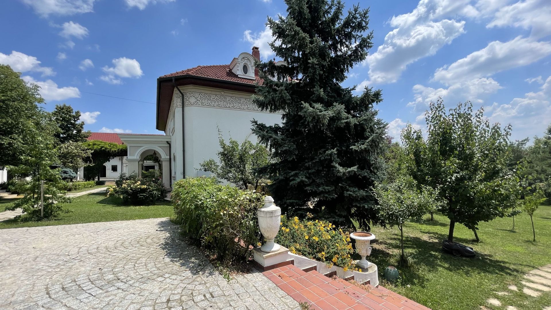 Domeniu vila Balotesti 4000 mp teren 60 m deschidere lac - Poză 6