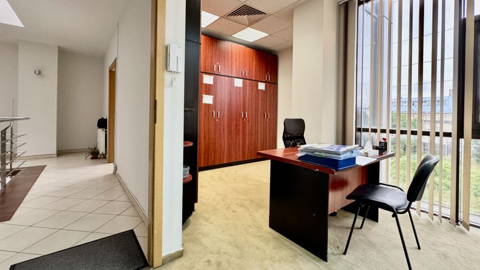 Spațiu pentru birouri langa Funshop Buziașului - Poză 14