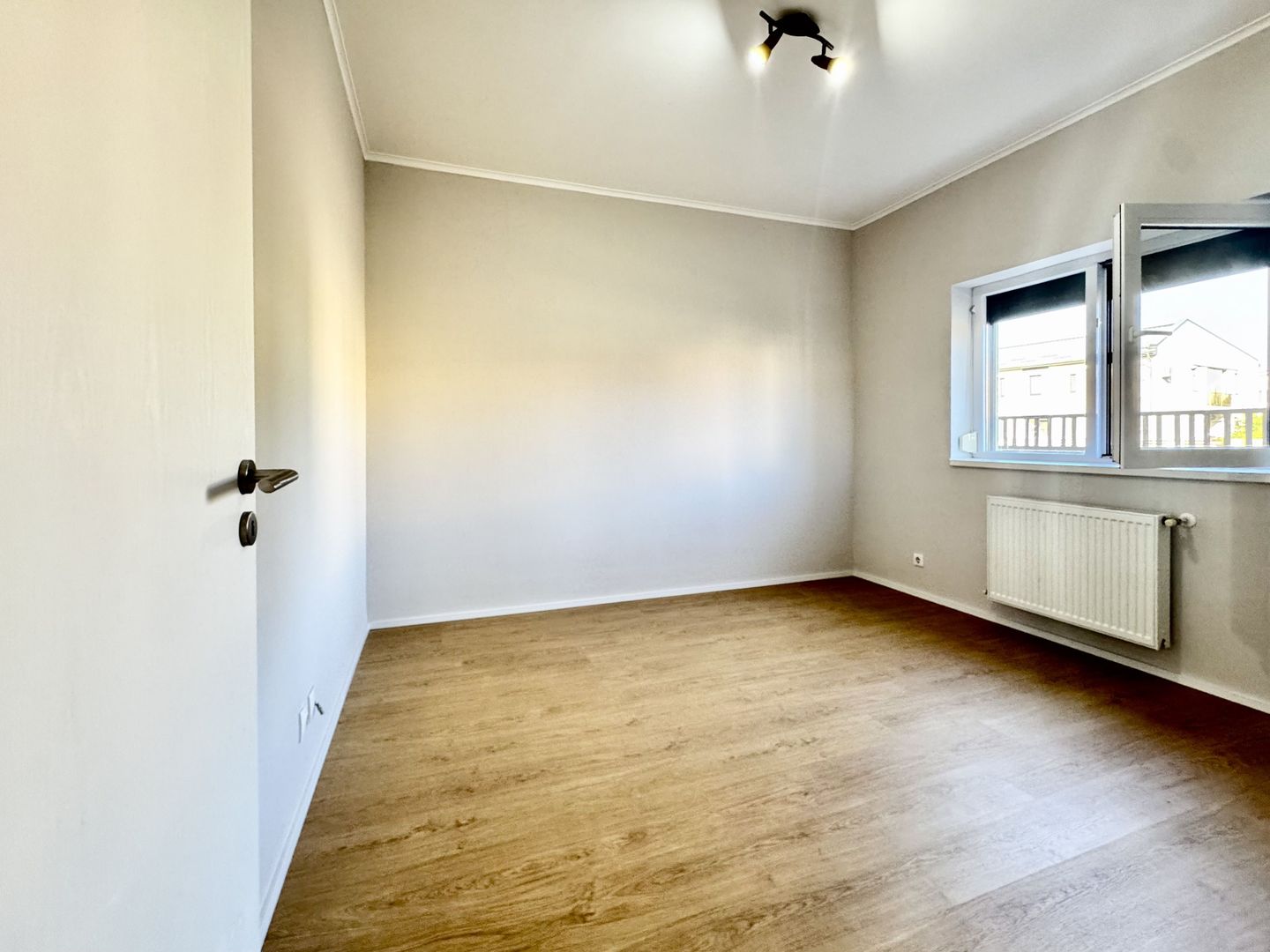 Apartament cu 3 camere | Parter | Terasă | Parcare | Braytim - Poză 8
