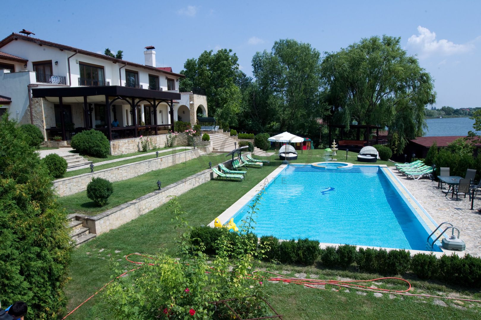 Vilă pe malul Lacului Snagov | 3.000 mp teren | 90 m deschidere lac - Poză 2