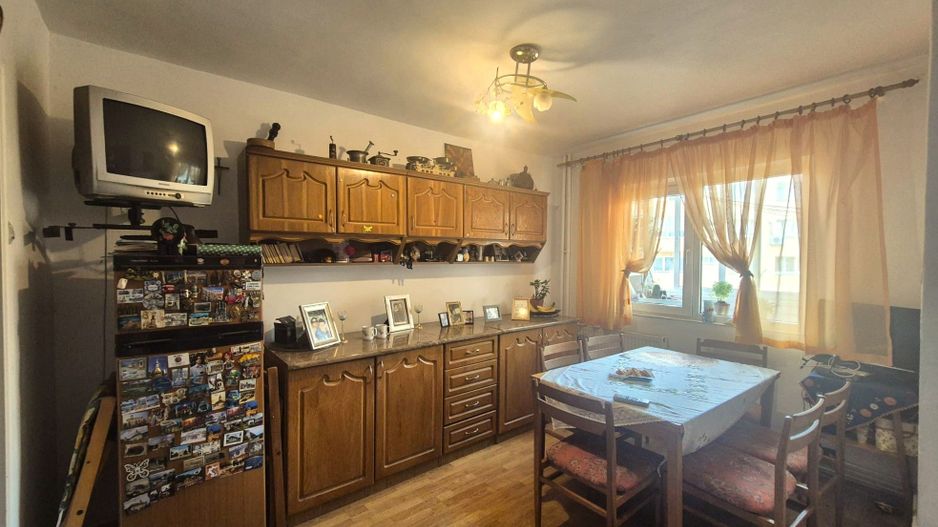 Exclusivitate- camera cu baie intr-un apartament - Poză 2