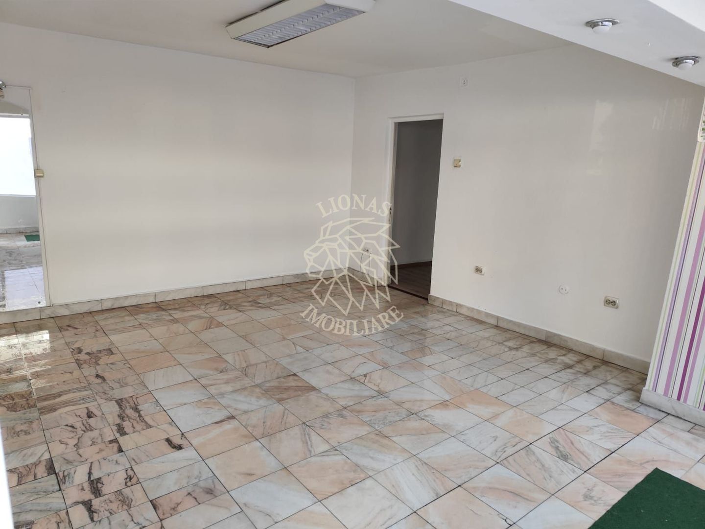 Spatiu comercial 40 mp la strada-ideal magazin, salon, florarie-Han - Poză 1
