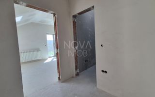 Casa generoasa cu 7 camere, 3 bai, dressing si parcare – Sura Mica - Poză 13