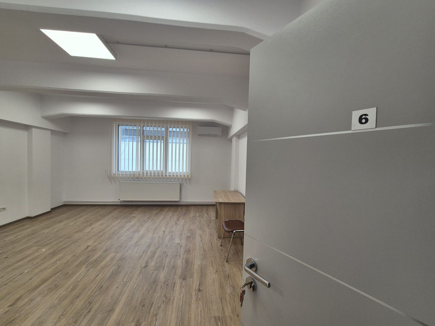 Comision 0 - Spații birouri libere, zonă centrală - Poză 1