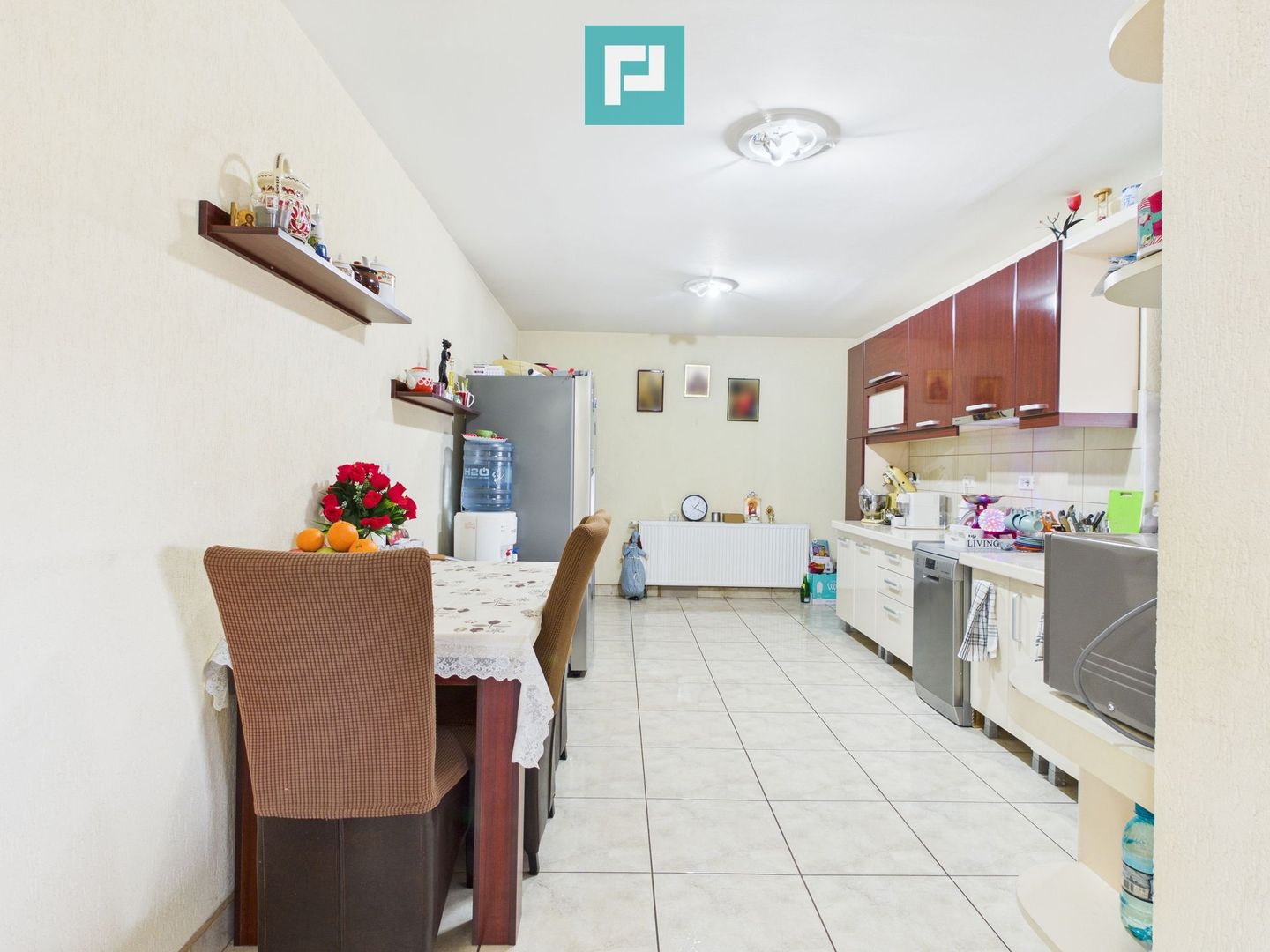 Vilă cu 6 camere și teren generos în Șagu - Poză 4