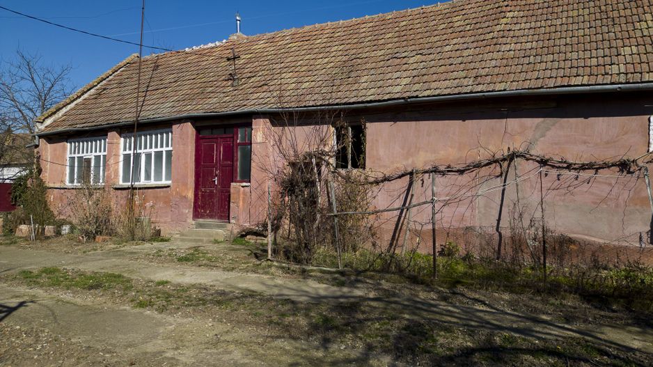 Casă cu teren generos de 2,880mp în Secusigiu - Poză 23