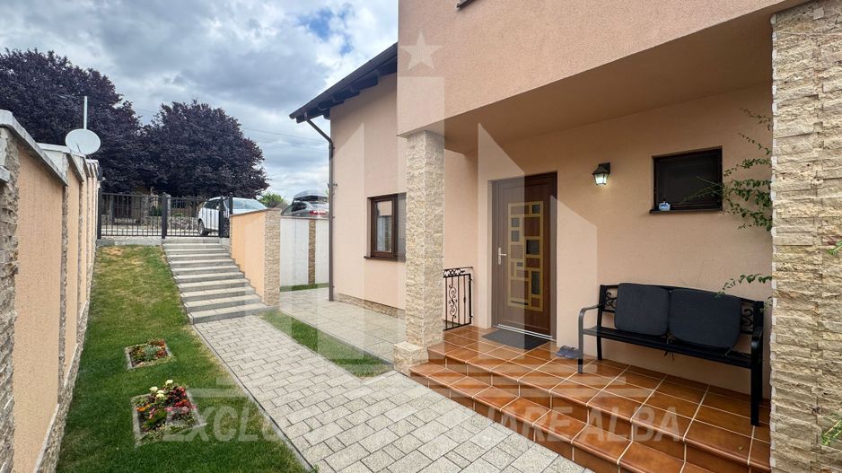 Casa insiruita de vanzare, Cetate - Poză 1