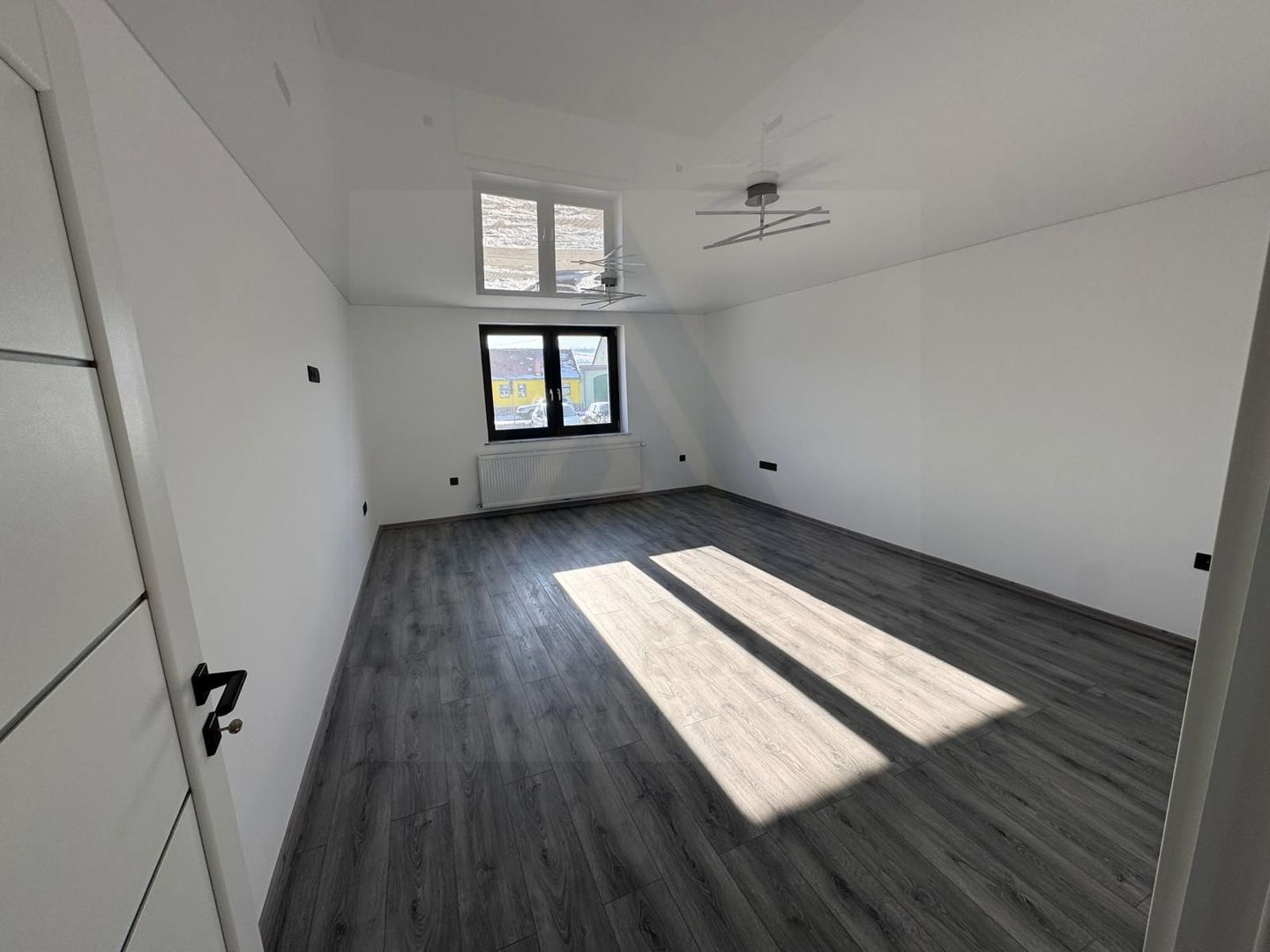Casa moderna constructie noua 195 mp utili si 100 mp curte Sura Mare - Poză 12
