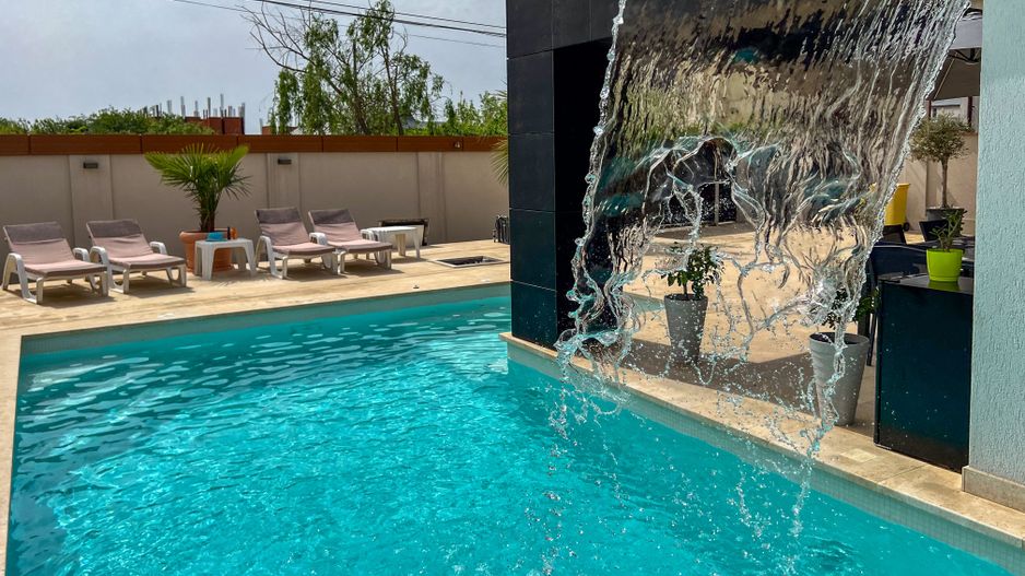 Ready to move  |  Vila premium cu piscina și jacuzzi încălzite - Poză 1