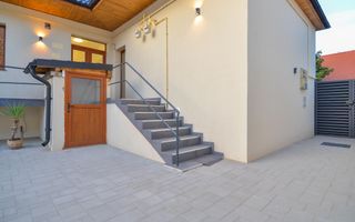 Casa cu 3 camere, curte proprie, renovata complet, Astra - Poză 1