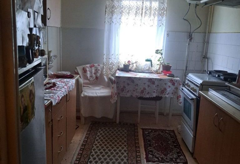 BRASADAS vinde ap 2 cam etaj 4/4 in Micro 16. - Poză 2