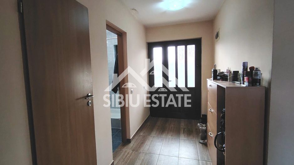 Casa de inchiriat Sibiu, 4 camere 2 bai - Poză 2