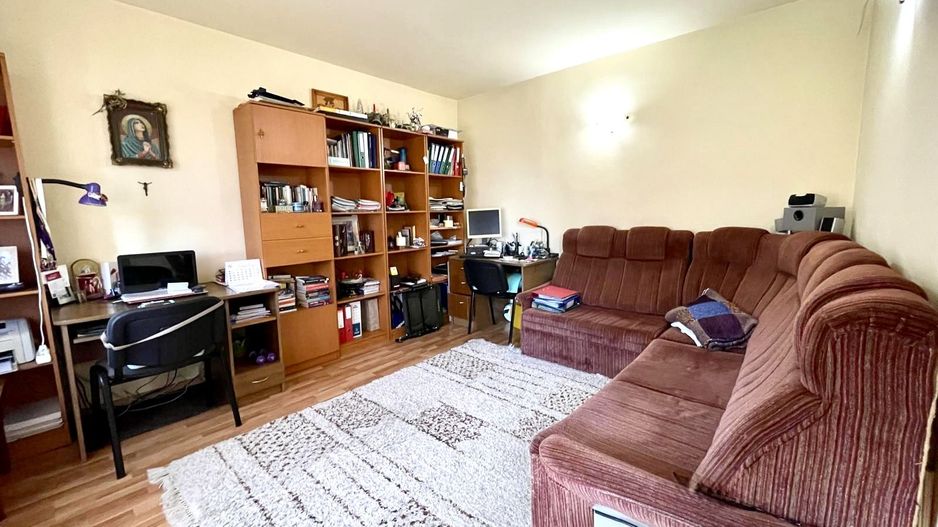 Casă spațioasă, confort ridicat, garaj și teren generos, zona Aradului - Poză 2