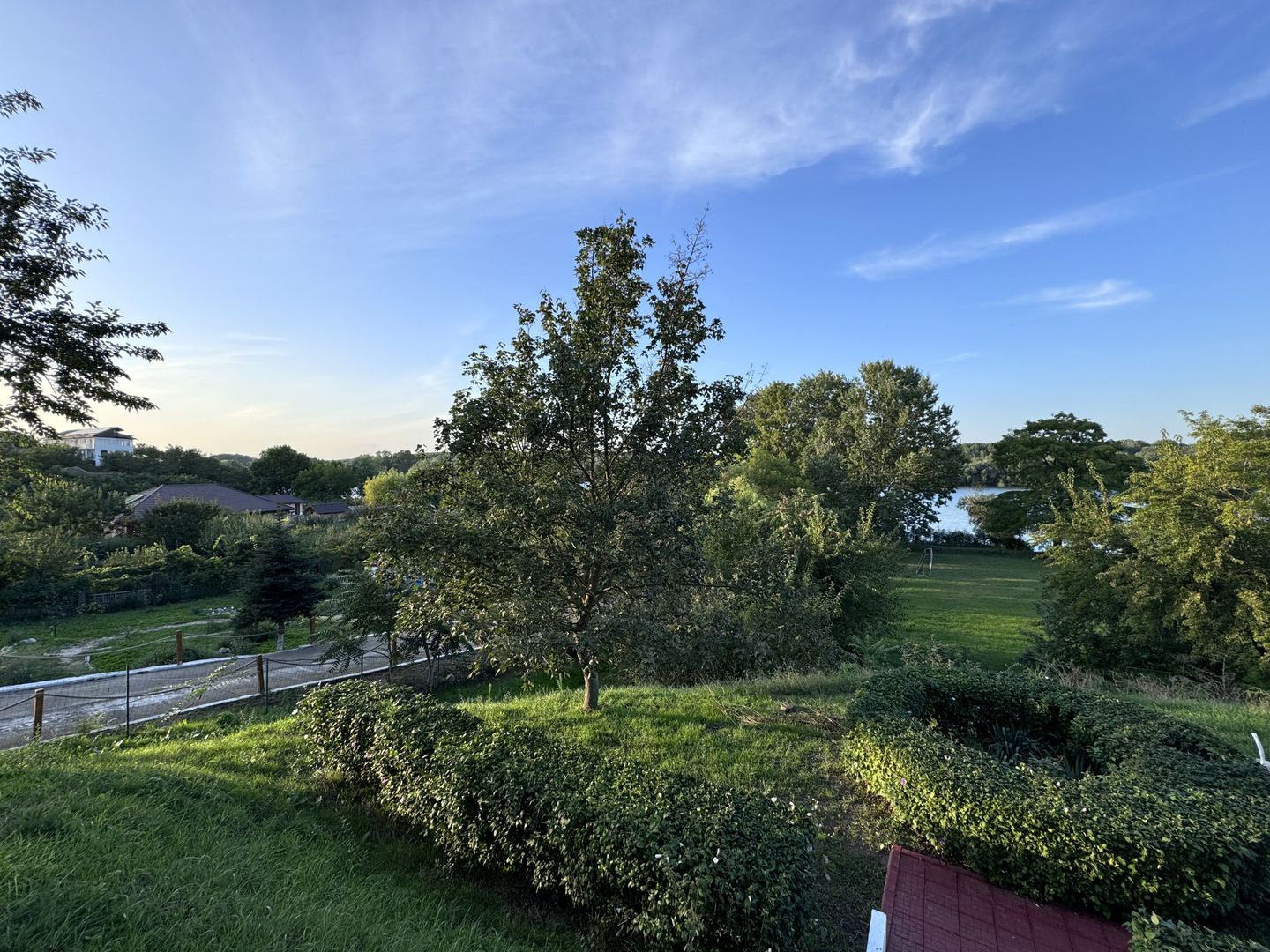 Hotel 25 camere 100 m deschidere DELTA DUNARII teren 12000 mp acces auto - Poză 7