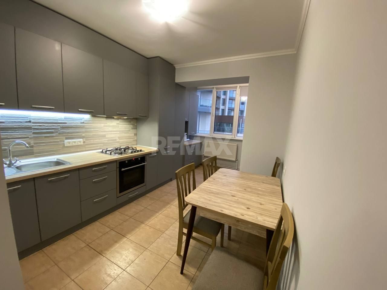 Apartament de închiriat în inima Chișinăului! - Poză 10