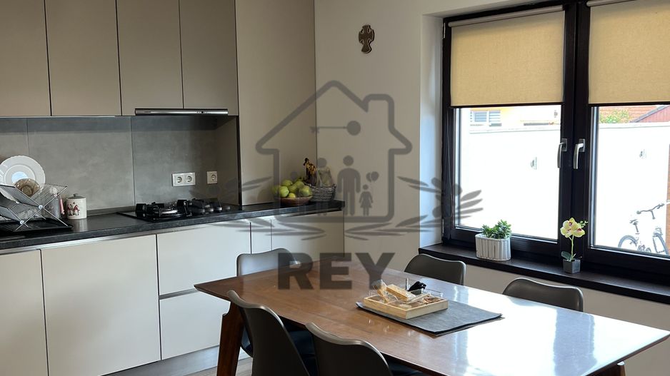 Casă de tip triplex la vânzare 6 camere /Șelimbăr /Secția 1 de Poliție - Poză 26