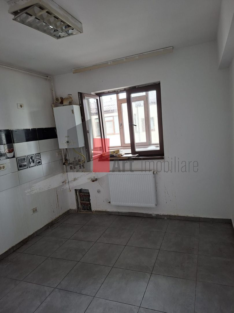 Apartament cu trei camere de vanzare-Metalurgiei-Aparatorii Patriei-cu centrala - Poză 4