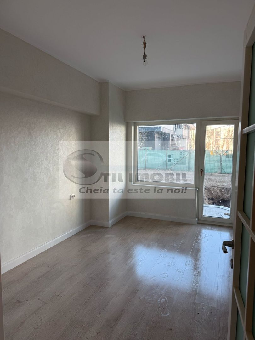 Spațiu com+Loc de parca– 40 mp, Parter, Royal Town Copou – 650€ neg. - Poză 3