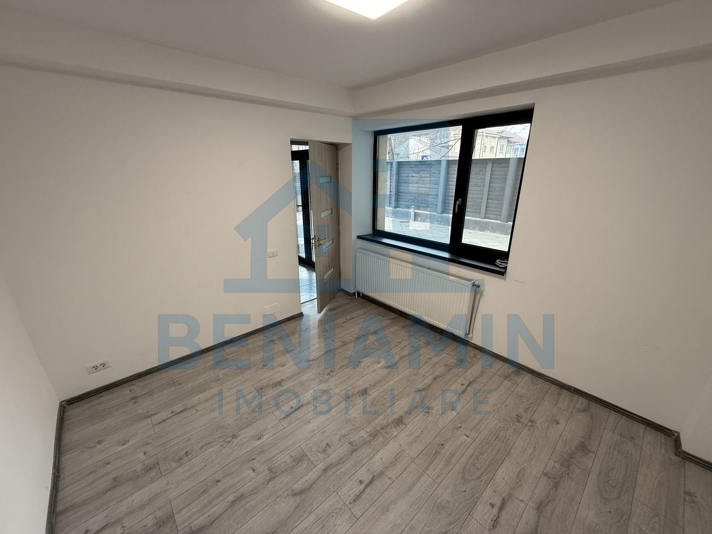 Spatiu Central - Nanterre - 111mp - trafic pietonal - Disponibil - Poză 3