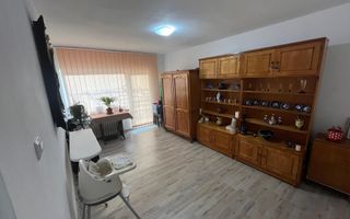 Vanzare casă cu 6 camere,  zona Someseni, central. Ideal familie. - Poză 2