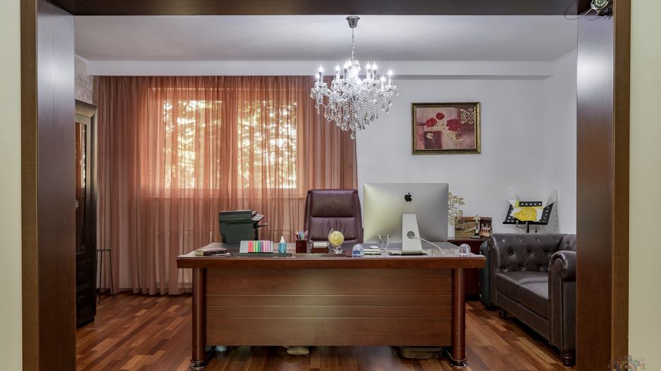 Vilă renovată P+1+M  | Foișor vitrat, grădină și jacuzzi - Poză 35