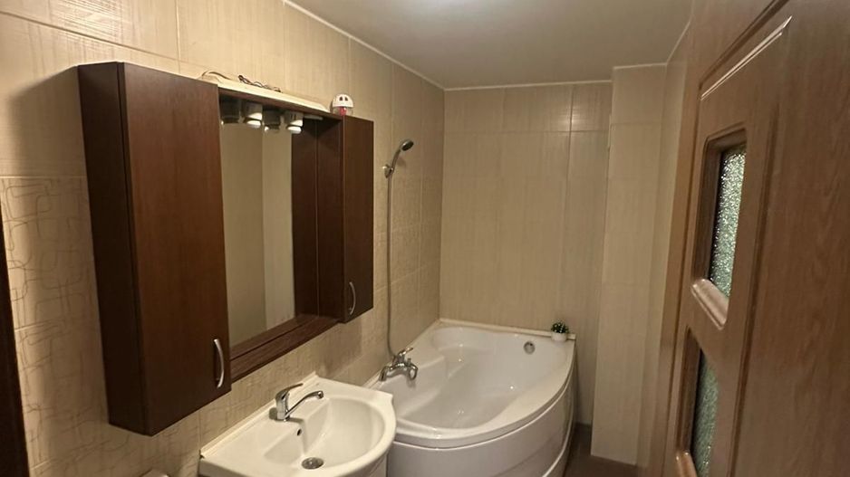 Apartament 3 camere decomandat, parter înalt, zona Panduri - Poză 2