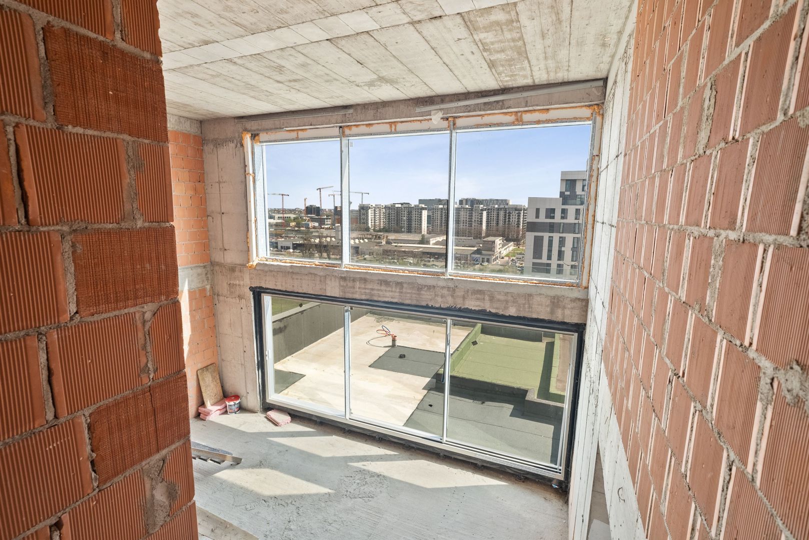 Penthouse 780 mp din Care 400 mp Terasa si 380 mp interiori Piscina - Poză 1