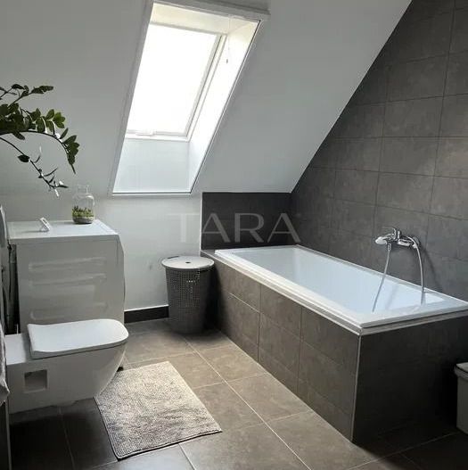 Apartament spectaculos dispus pe 2 nivele-Baciu - Poză 6