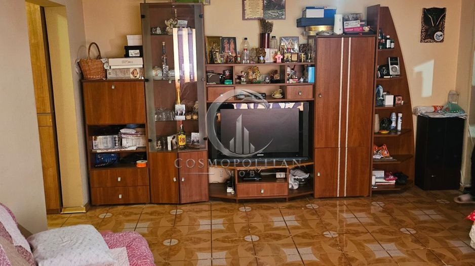Apartament cu 3 camere ~ zona Brosteni / Colegiu ~ etaj 3 din 4 - Poză 4