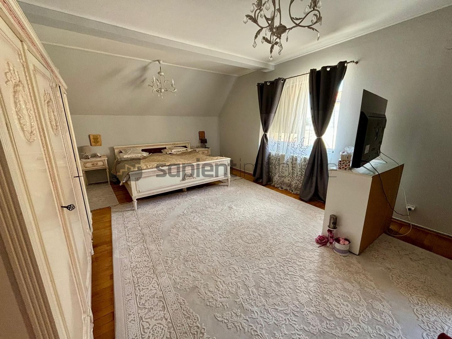 PIATA CETATII CASA - Poză 1