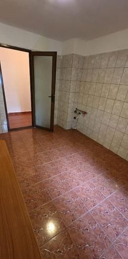 Apartament  4 camere decomandat- Craiovita Noua, zona Scoala 34 - Poză 7