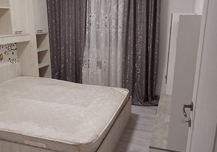 BRASADAS vinde ap 2 cam la etajul 3/4 în Carpați. - Poză 3