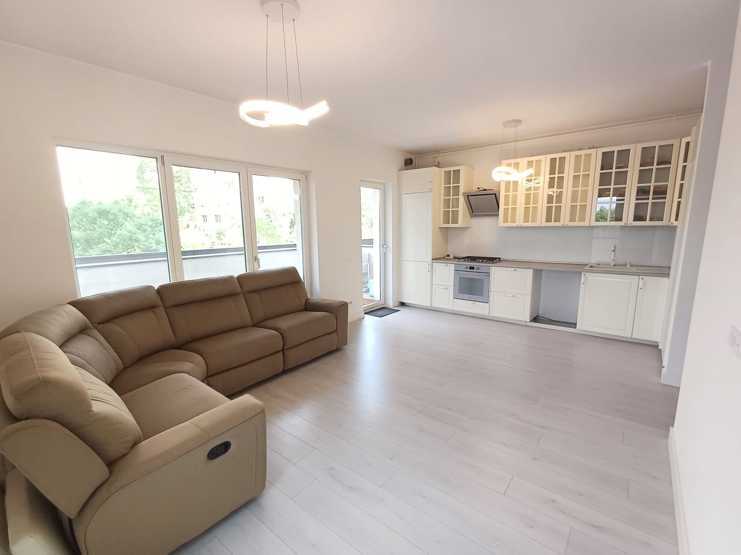 Apartament 3 camere Central District Fizicienilor Camil Ressu I.O.R. - Poză 1