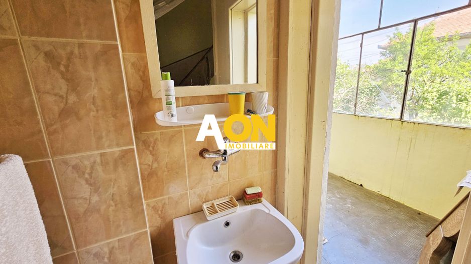 Casa situata in imediata apropiere a Cetatii - Poză 23