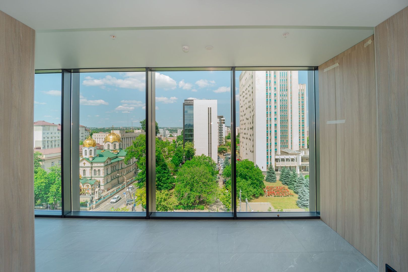 SPRE CHIRIE SPAȚIU COMERCIAL PENTRU BIROU | OFICIU 140 m2 Premium Location Bussines | Chișinău ,Centru ,Str.Bul.Ștefan Cel Mare și Sfânt , 115/1 - Poză 4