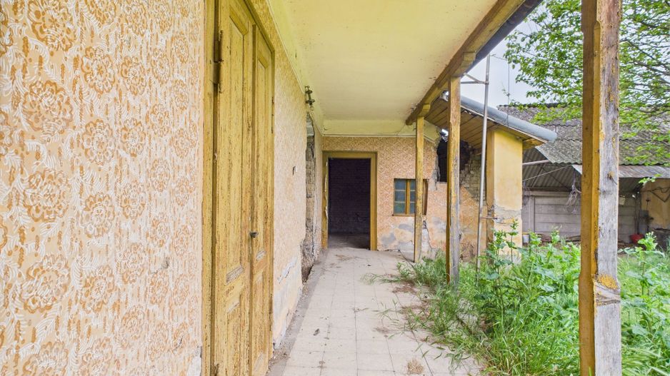 Casă de reabilitat pe teren generos- Comuna Variaș - Poză 21