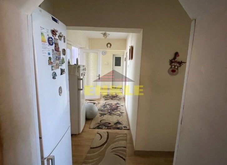 De vânzare apartament cu 4 camere decomandat, zona Stadion - Poză 2