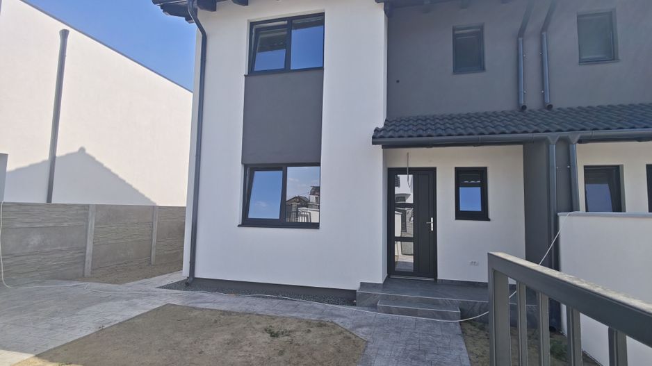 Sacalaz, 1/2 Duplex pe Etaj, 4 Camere,2 Bai,Terasa Acoperita - Poză 3