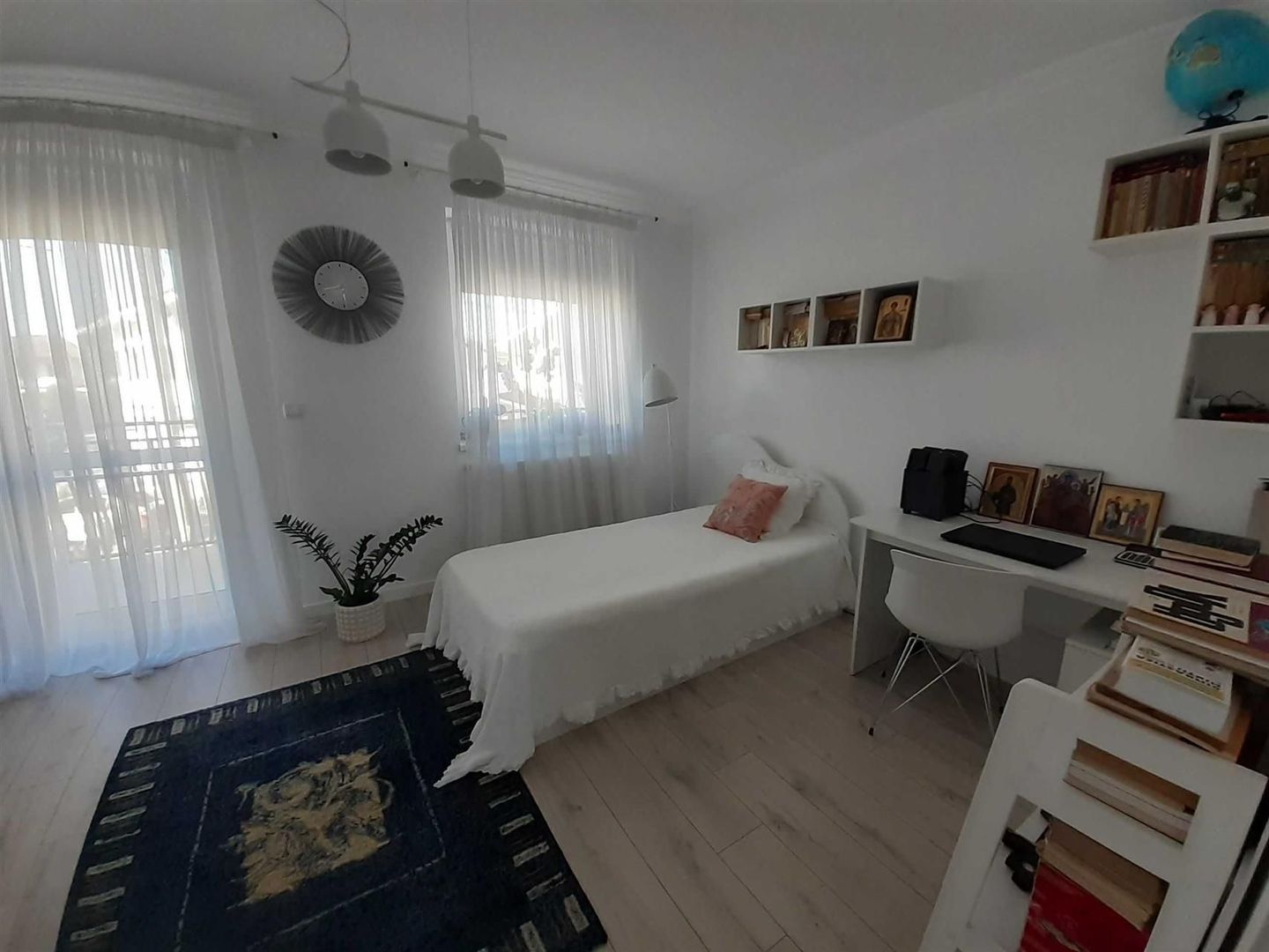 Casa la asfalt,  zona centrala, constructie 2011, renovata - Poză 4