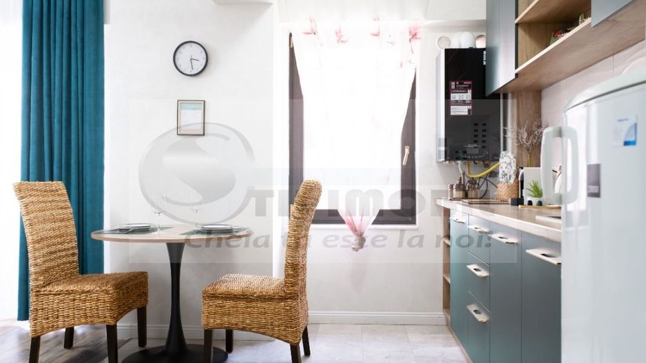 2 cam SD Royal Town, 56 mp, 2 balcoane, parcare, mobilat ,169.000 € - Poză 8