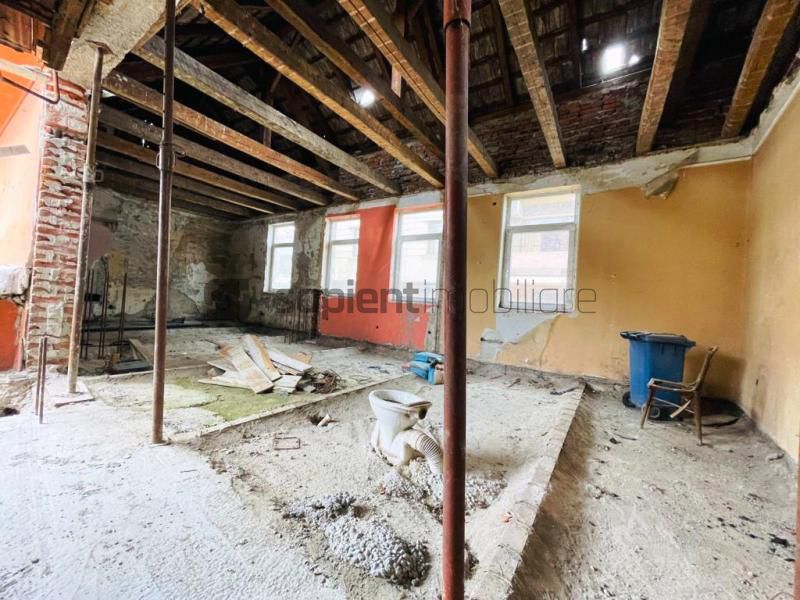 Casa situata ultracentral cu proiect autorizat - Poză 12