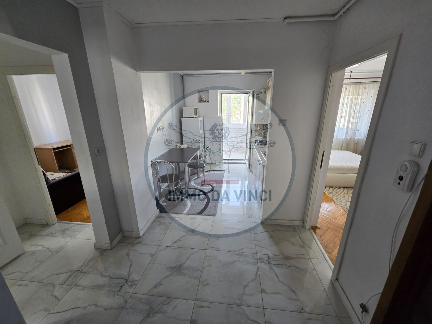 închiriez apartament cu două camere decomandate - Poză 5