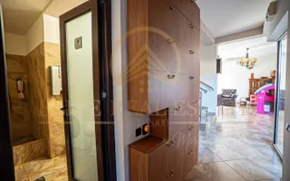 Casa De Vanzare in Palazu Mare - Teren de 455 mp cu Piscina si Garaj - Poză 14