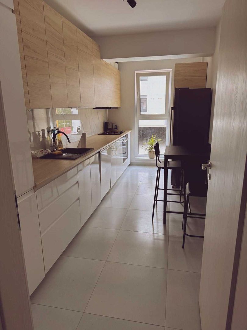 Apartament cu 3 camere de inchiriat - Poză 2