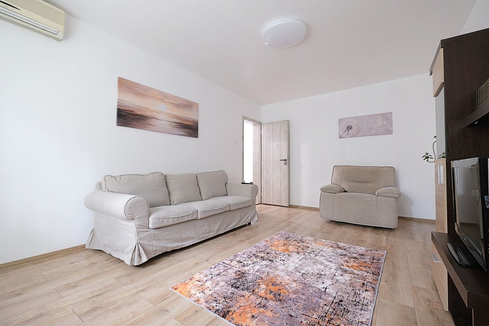 Prima inchiriere ! BANEASA, apartament 3 camere mobilate, etaj 1 - Poză 3