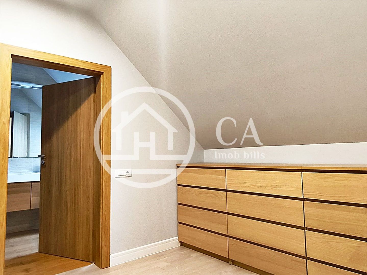 Casa de inchiriat cu 6 camere si piscina in Tineretului, Oradea - Poză 17