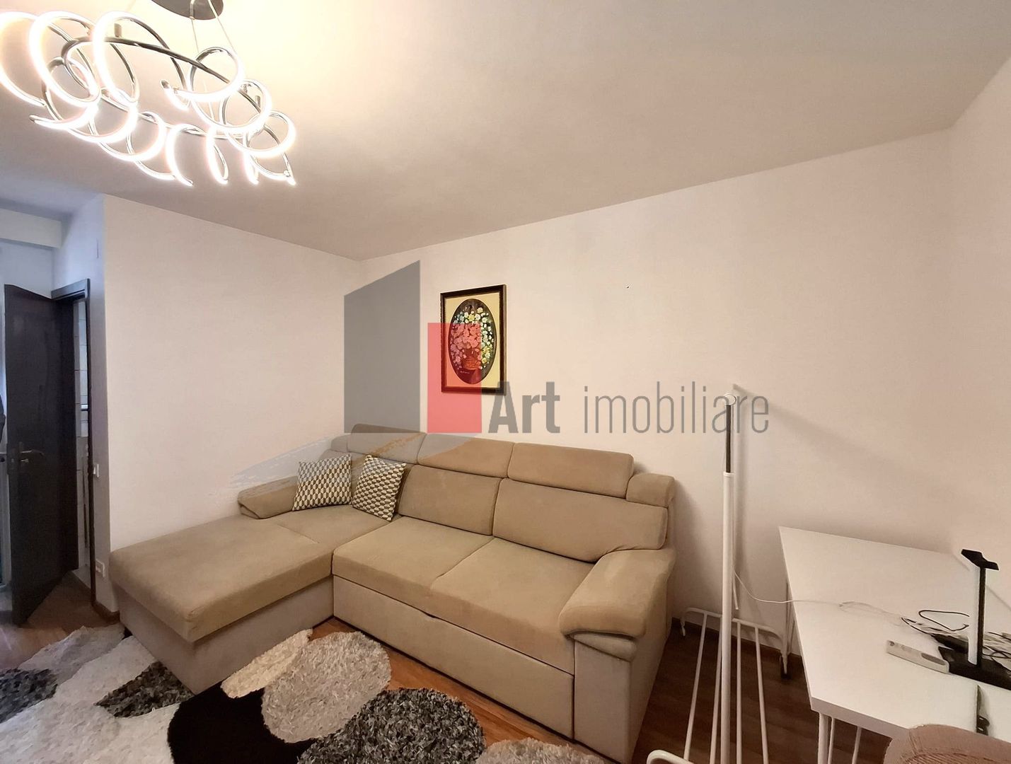 Gars. 31 mp, et 9/10, bloc reabilitat, instalații refăcute, mobilată și utilată - Poză 3