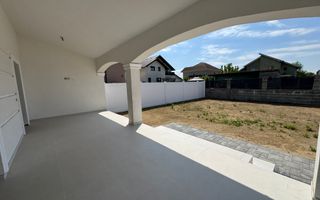 Casa cu 5 camere , 3 bai si garaj in Dumbravita - Poză 2