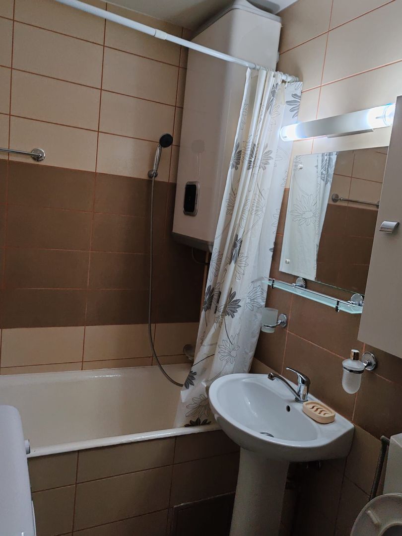 vand garsoniera zona Bulevard Tudor Vladimirescu,etaj superior - Poză 2